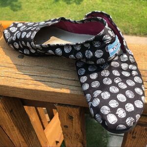 TOMS black/silver classic canvas shoes size 6.5